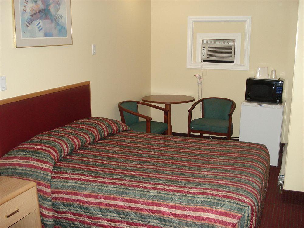 Lincoln Motel Sturgeon Falls Buitenkant foto