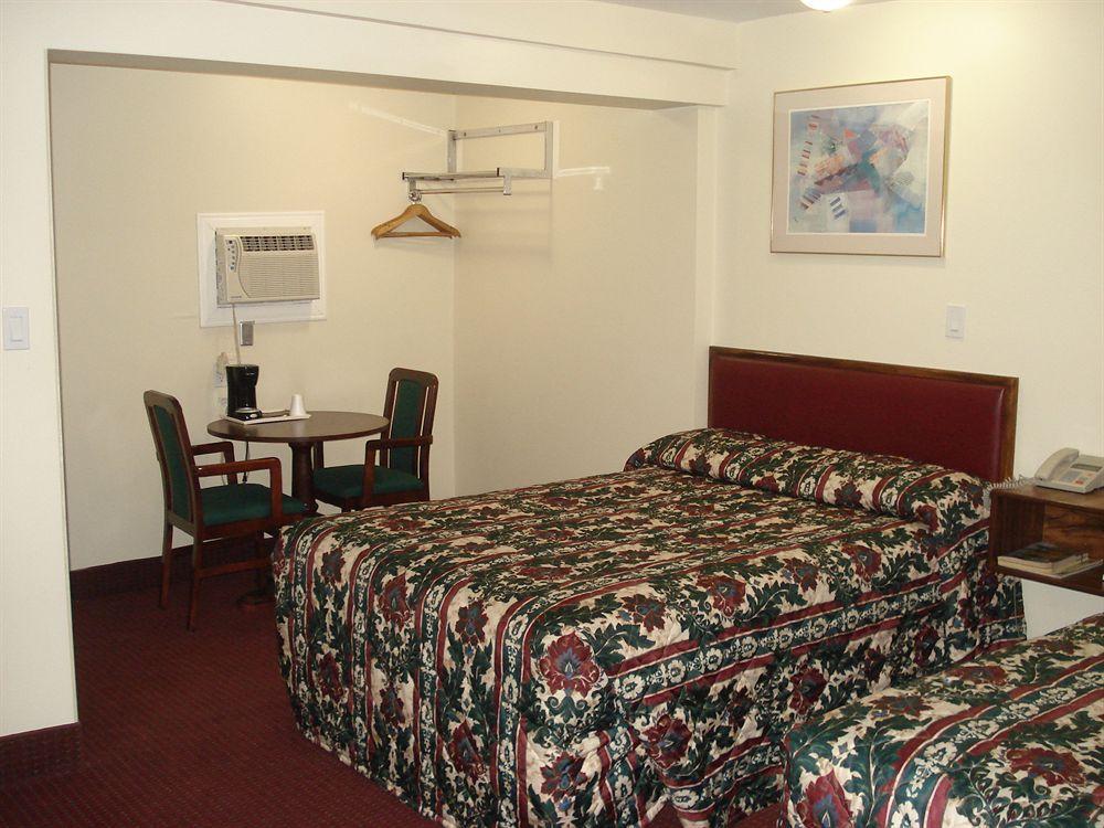 Lincoln Motel Sturgeon Falls Buitenkant foto