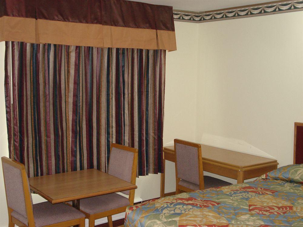 Lincoln Motel Sturgeon Falls Buitenkant foto