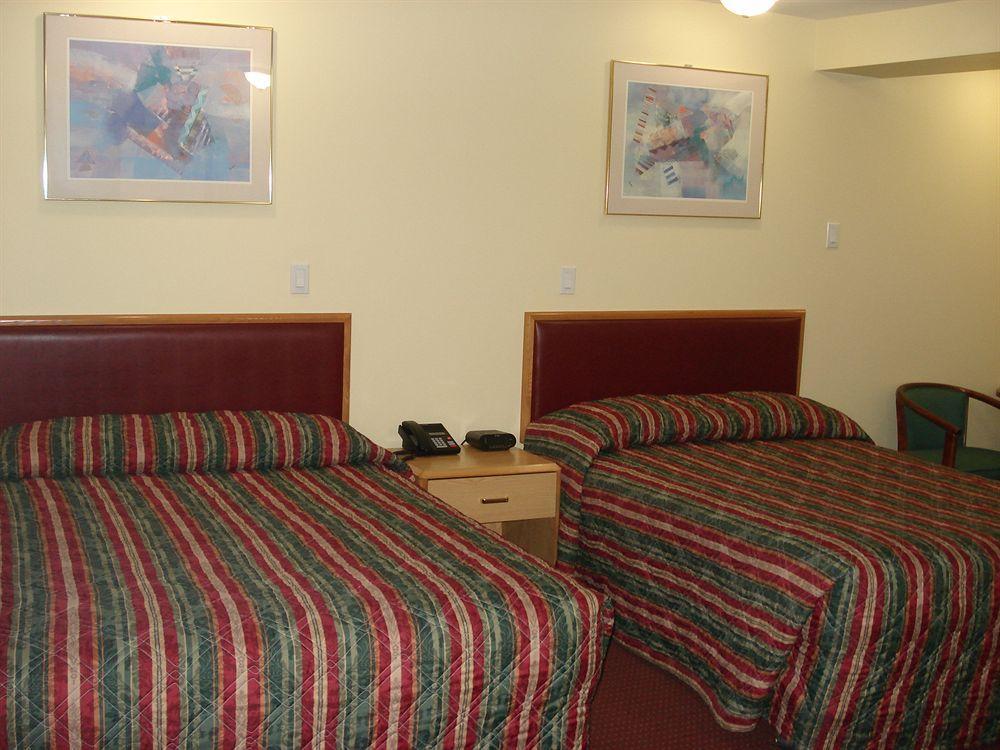 Lincoln Motel Sturgeon Falls Buitenkant foto