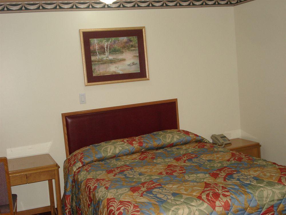 Lincoln Motel Sturgeon Falls Buitenkant foto