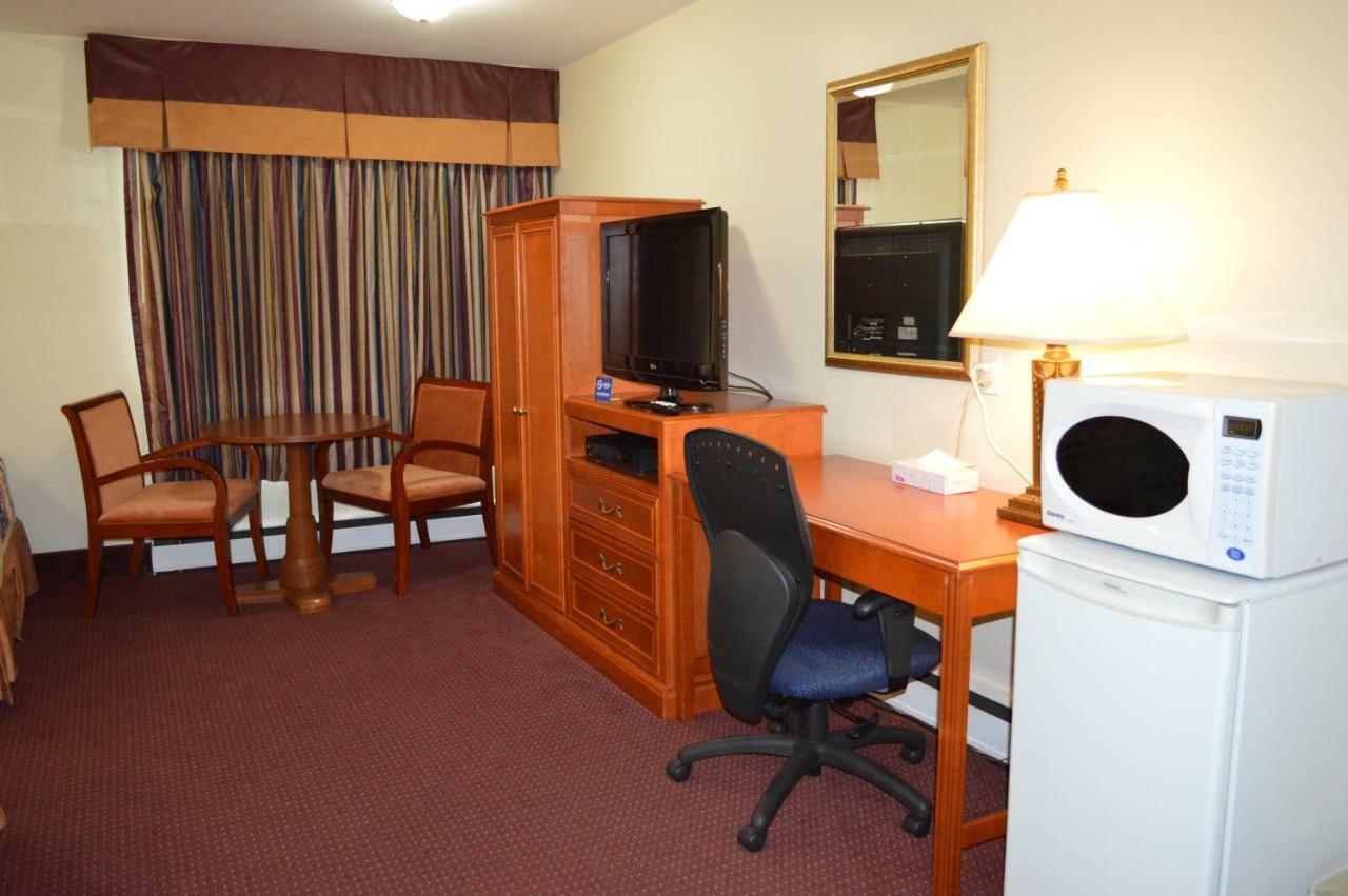 Lincoln Motel Sturgeon Falls Buitenkant foto